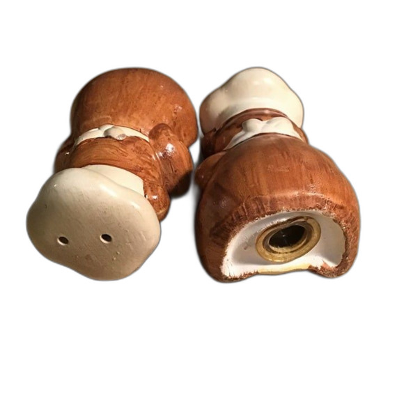 Vintage Salt And Pepper Shaker Set Brown Bears with Aprons Chef Hat And Red Bows - Picture 6 of 6